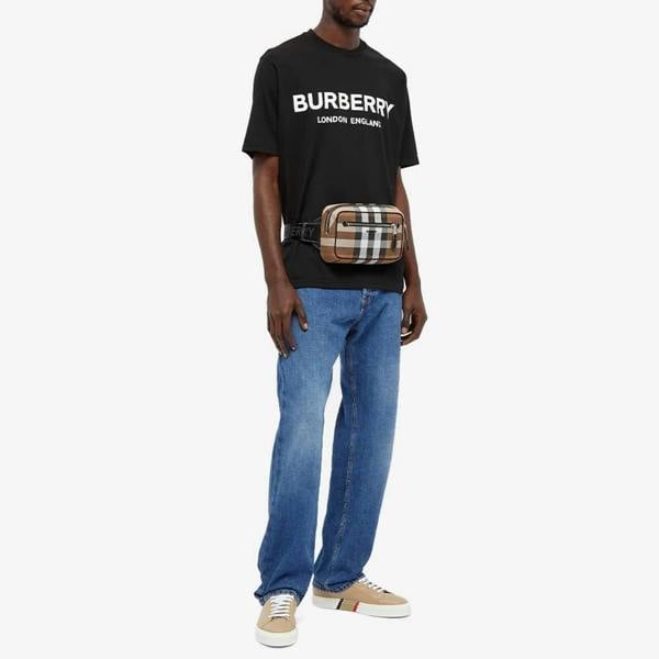 Burberry Letchford Printed T-Shirt   in  Black