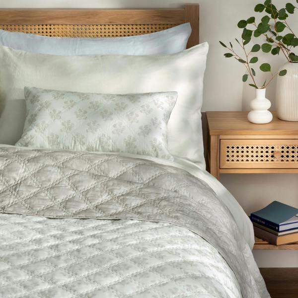 Soak&Sleep Natural Reversible Floral Print Bedspreads