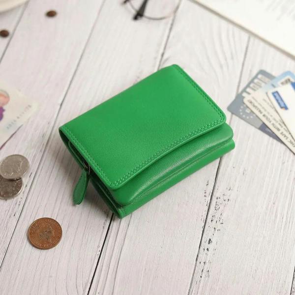 lifestyle view of green soft leater purse giorgia verona