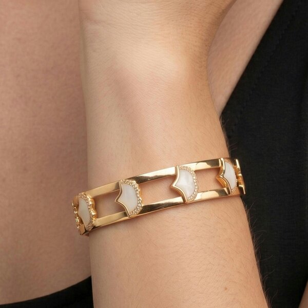 Uchi & Soto Gingko Gold Shell Bangle