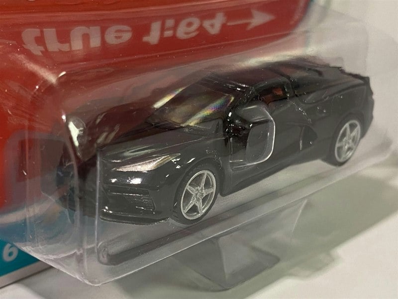 2020 chevy corvette black 1:64 scale auto world aw64282a