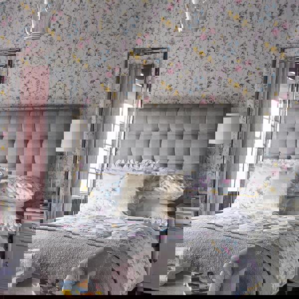 Laura Ashley Wild Meadow Wallpaper - White - 10m