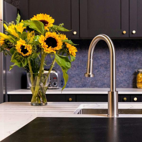 Flode Runda | Kitchen Sink Mixer with Pull out Spray | Brushed Steel | Round Head
