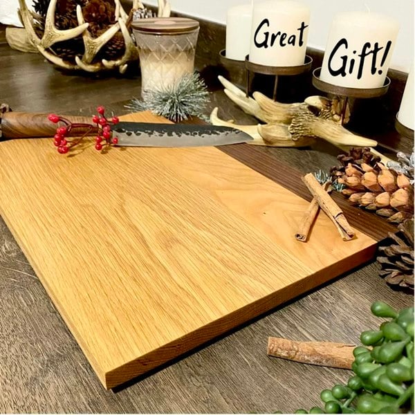 Giraffes & Craftz Oak, Walnut & Cherry Chopping Board