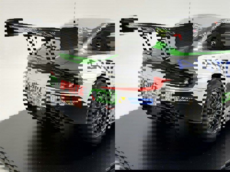 aston martin vantage v12  bathurst 12 hr endurance race 2015 1:18 autoart 81506