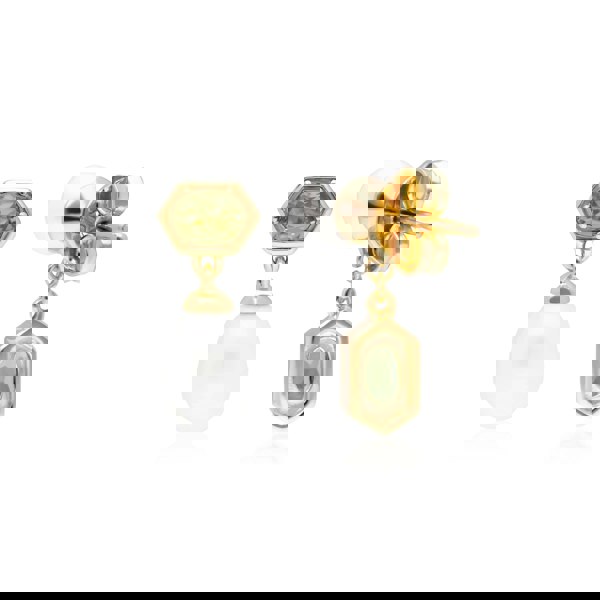 270E030206925 Modern Pearl & Peridot Mismatched Drop Earrings in Gold Plated Silver 3