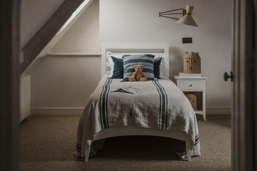 Statement Furniture Edward Hopper White Bed Frame with Tall Slatted Headboard Single 3ft, Double 4ft6