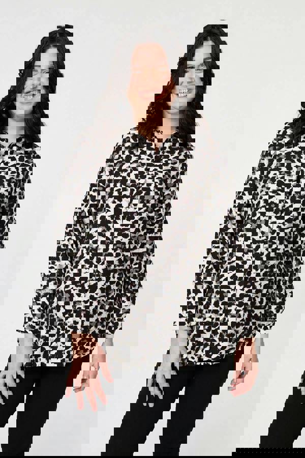 Black | Curve Animal Print Turn-Up Sleeve Shirt