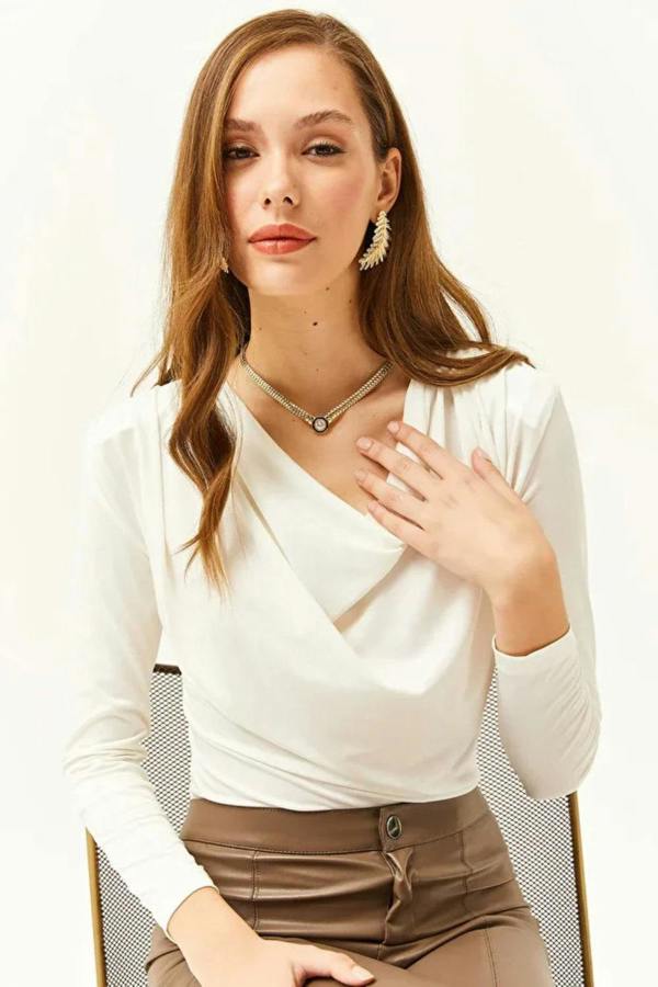 Hoxton Gal Padded-Pleated V-Neck Blouse