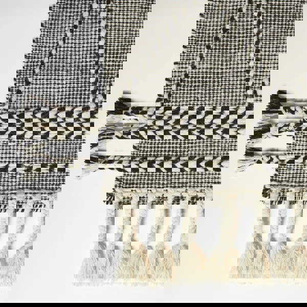 HOMESCAPES Edessa Black & White Kilim Wool Rug