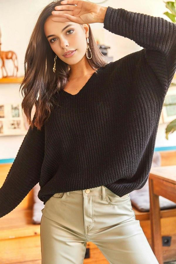 Hoxton Gal V-Neck Fisherman’s Rib Knit Oversized Sweater