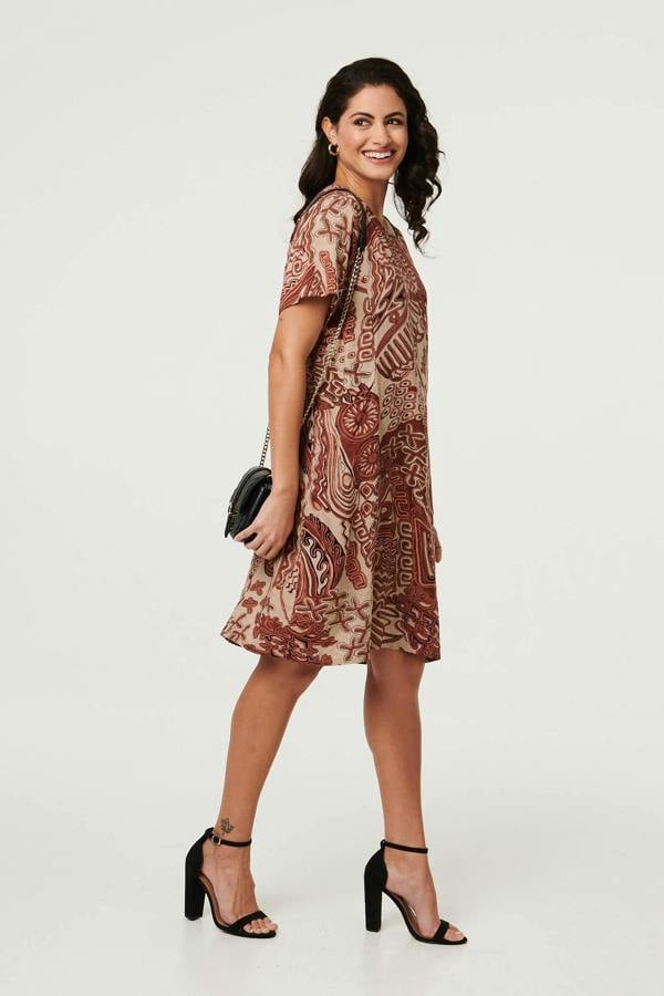 Brown | Abstract Short Sleeve Short Dress : Model is 5'8"/172 cm and wears UK8/EU36/US4/AUS8