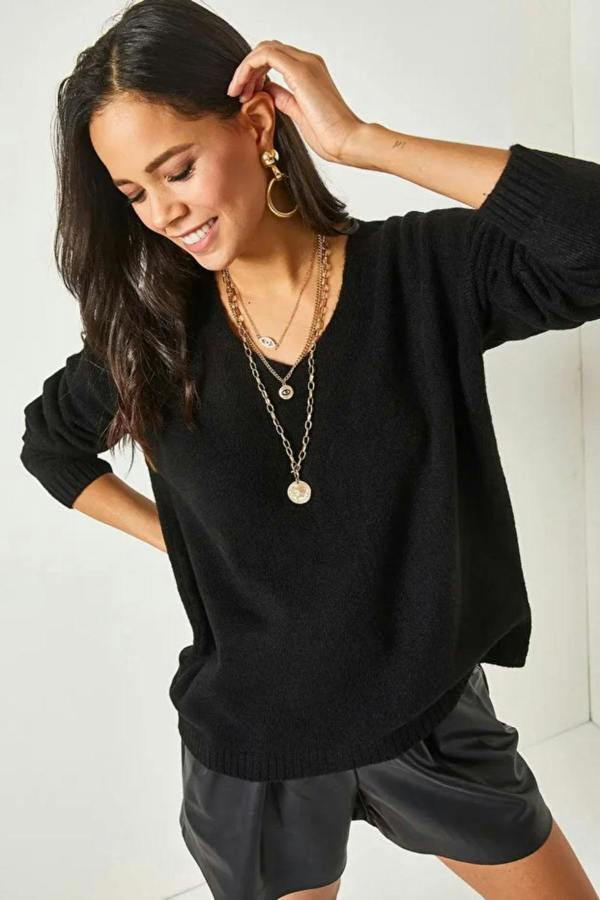 Hoxton Gal V-Neck Soft-Texture Knit Sweater