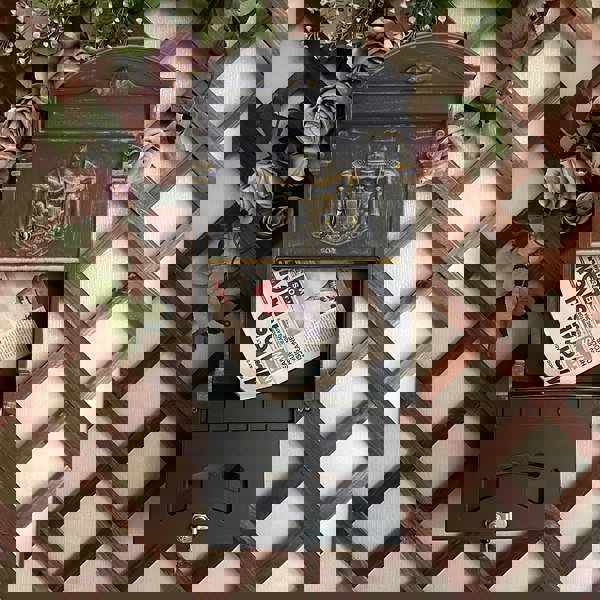 Living and Home Vintage Wall-Mounted Postbox with Lock