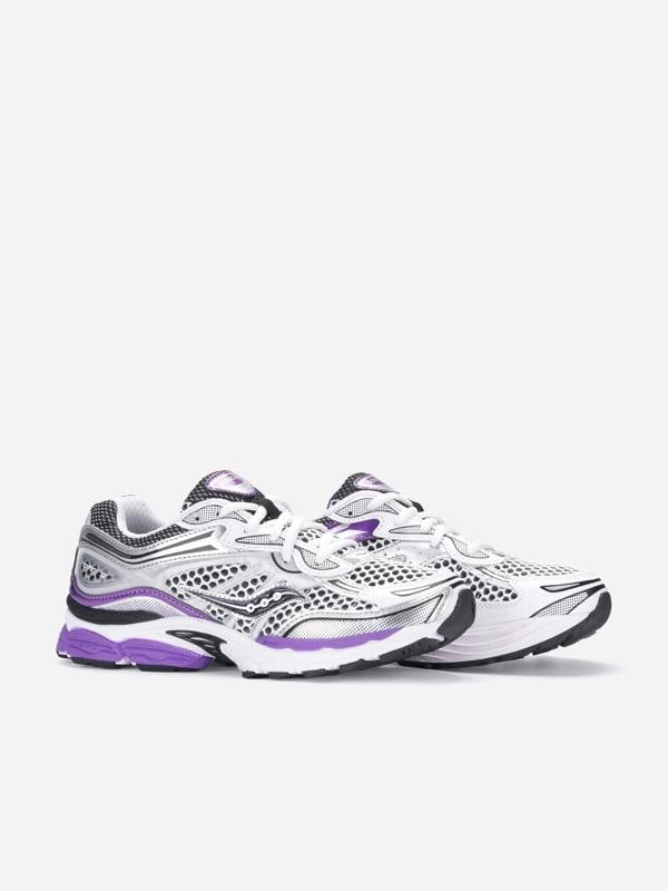 Saucony Girls OMNI 9 Trainers in Silver