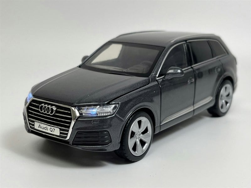 Tayumo Audi Q7 Grey LHD 1:32 Scale Tayumo 32140028