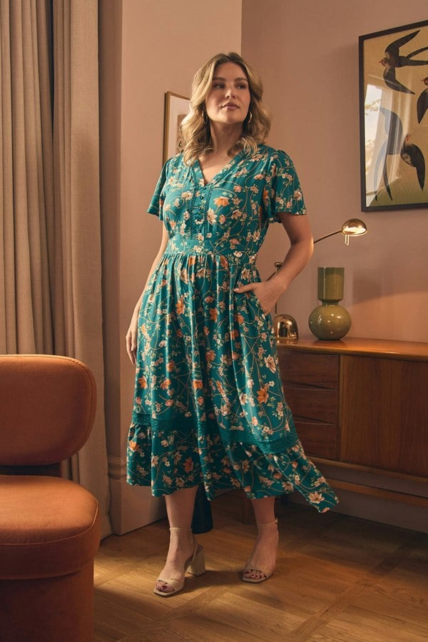 Teal | Floral Lace Trim Short Sleeve Midi Dress : Model is 5'8"/172 cm and wears UK14/EU42/US10/AUS14