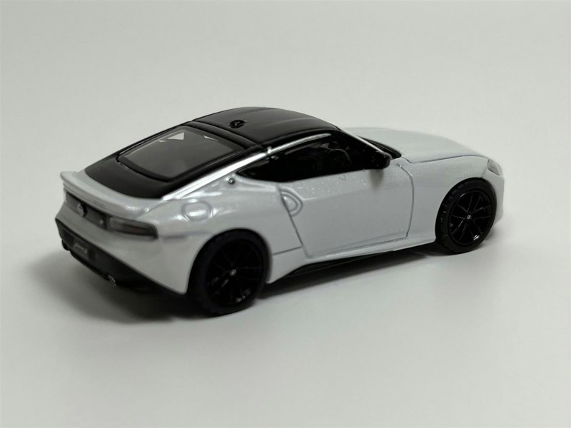 Mini GT Nissan Fairlady Z Version ST 2023 Everest White RHD 1:64 Scale Mini GT MGT00598R