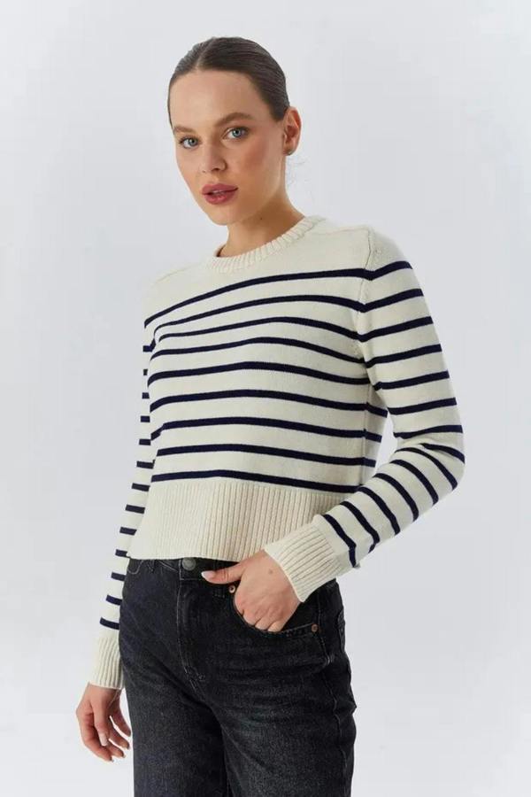 Hoxton Gal Soft-Textured Striped Knit Sweater