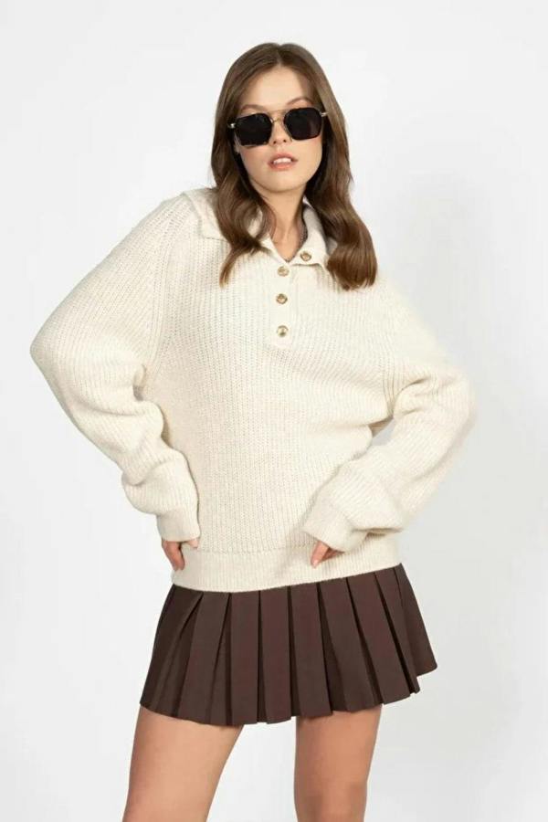 Hoxton Gal Beige Buttoned Knit Sweater