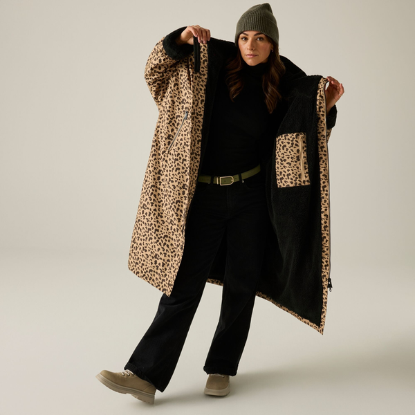 Regatta Unisex Adult Leopard Print Waterproof Reversible Changing Robe - Multicoloured