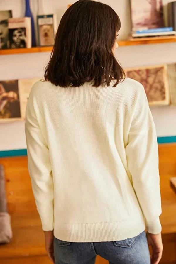 Hoxton Gal Lace-Collar Knit Blouse