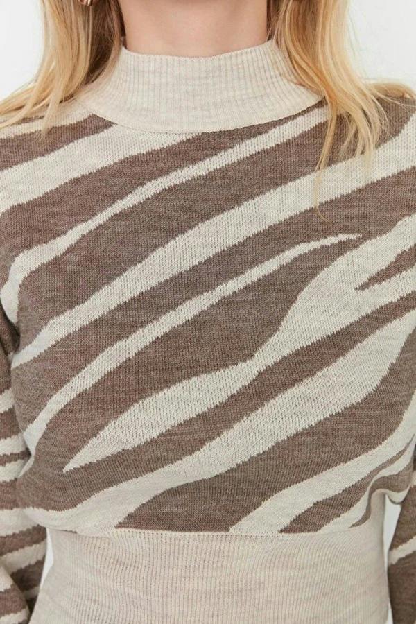 WOVCOR Zebra Print Crop Knit Sweater