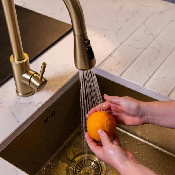Flode Runda | Kitchen Sink Mixer with Pull out Spray | Brushed Brass | Oval Head
