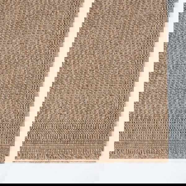Nature Outdoor beige rug is resistant to moisture and UV protected