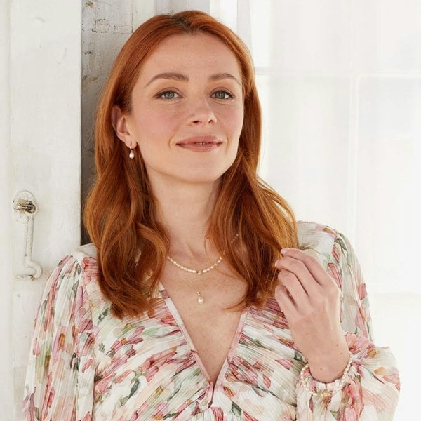 T. H. Baker 9ct Yellow Gold Flower Diamond Freshwater Pearl Beaded Bracelet GB531W