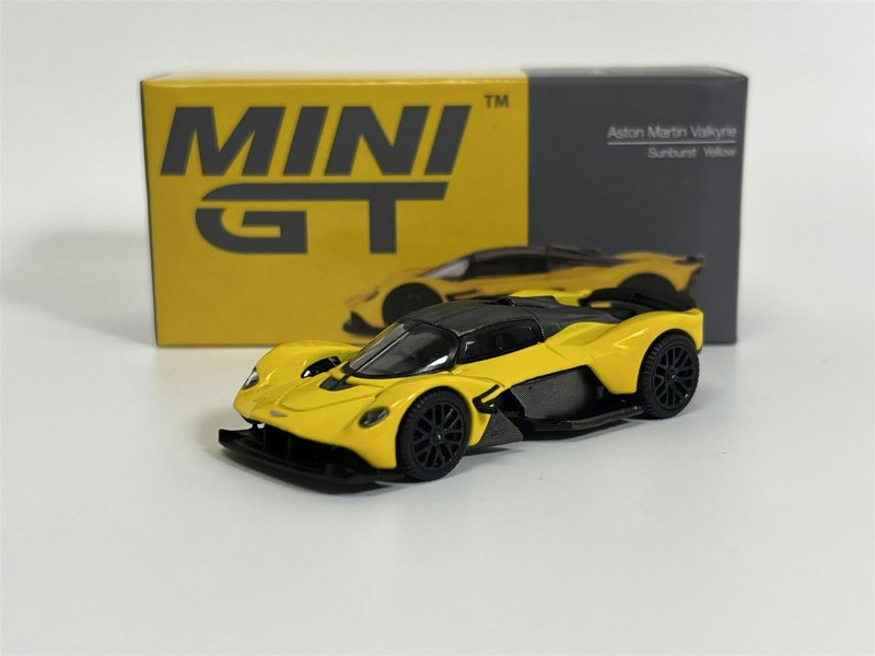 Mini GT Aston Martin Valkyrie Sunburst Yellow 1:64 Mini GT MGT00744L