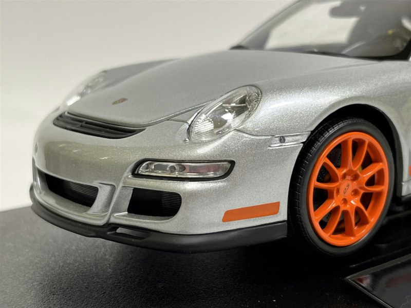 Welly 2007 Porsche 911 997 GT3 RS Silver 1:18 Scale Welly 18015s