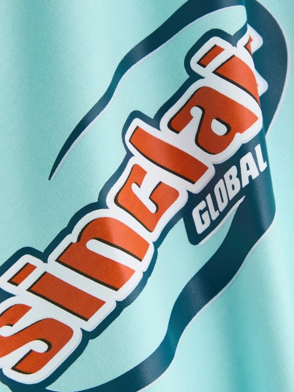 SINCLAIR ITALICS GLOBAL LOGO TEE BLUE