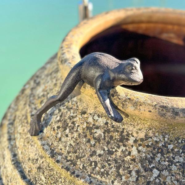 Ascalon Edge Hanging Frog Cast Iron Animal Garden Ornament