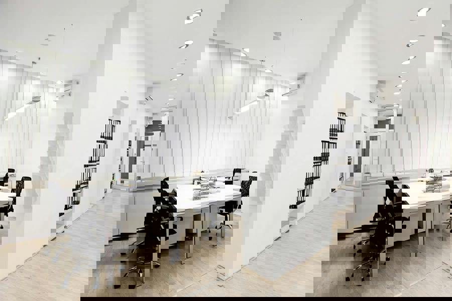 Durable FLEXIPLUS 6 Wall Mounted Literature Tray | A4 Portrait Holder | Clear