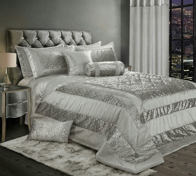 Intimates Vera Foil Printed Quilted Bedspread