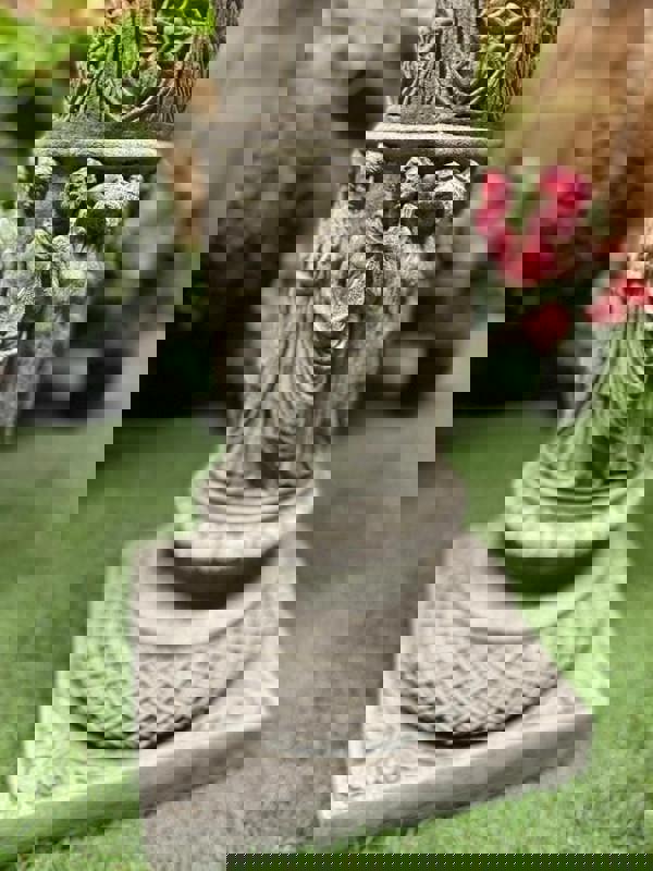 Roman Design very detailed Stone cast Birdbath