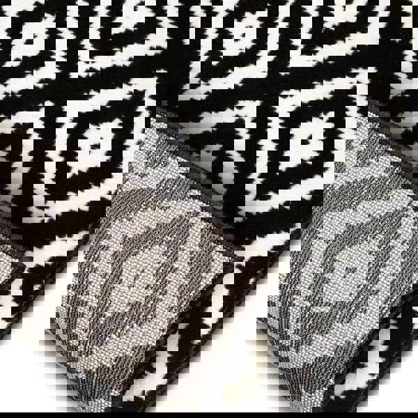 Velours Geometric Design Black & White