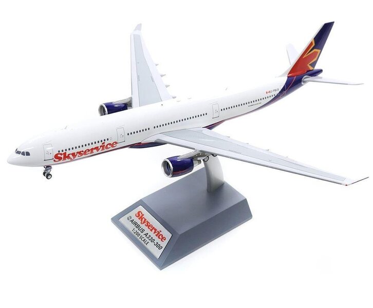 MCSlots Skyservice Airlines Airbus A330-322 C-FBUS With Stand 1:200 Inflight200 IF333SG0719