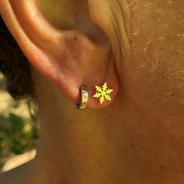 Reeves & Reeves Snowflake Stud Earrings