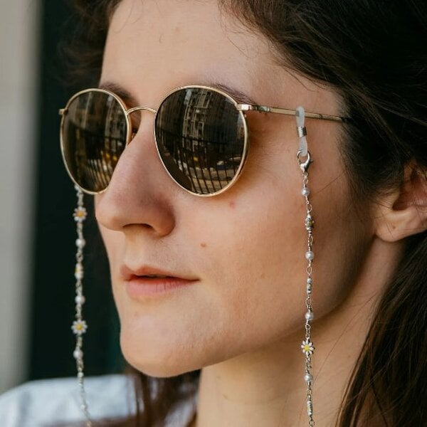 The Colourful Aura White Sun Flower Daisy Sunglass Reading Eyeglass Lanyard Pearl Chain Holder - Silver