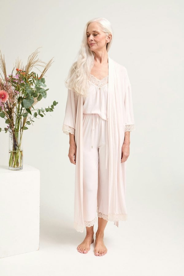 Pretty You London Women's Bamboo Lace Kimono Robe Dressing Gown in Powder Puff