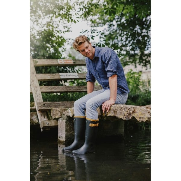Cotswold model Stratus Wellington Boot Unisex in Green