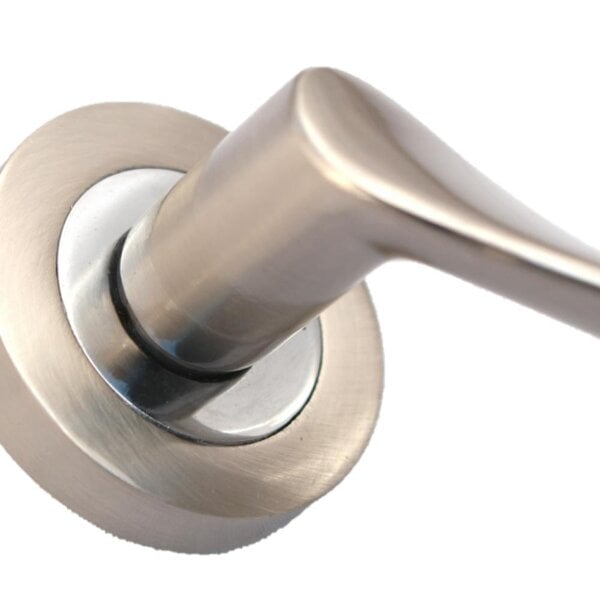 EDH Door Hardware EDH Duo Twist Door Handles – Satin Chrome Lever on Round Rose – Modern Internal Door Handles 4 Pairs