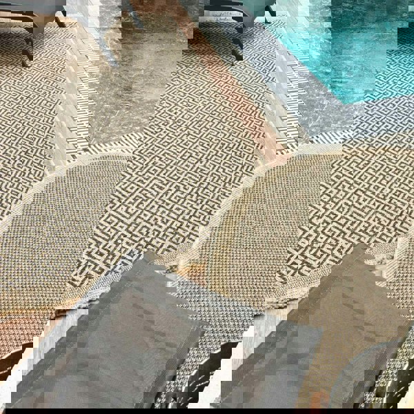 Nature Outdoor Rug Dark Grey jute-look designs and soft, non-shedding texture, moisture and UV protected.