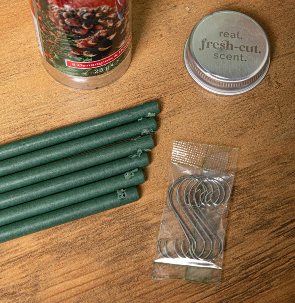 Samuel Alexander 25g Snowberry Pine Scented Christmas Scentsicles with 6 Hanging Hooks