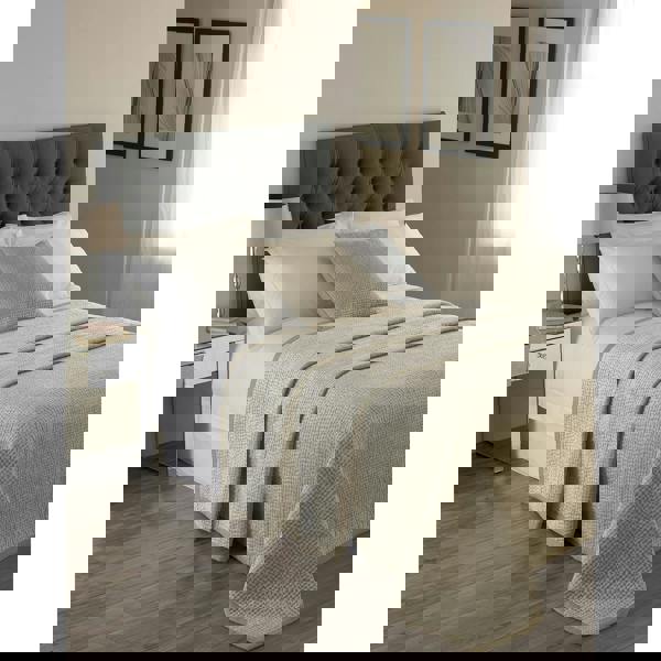 Riva Home Brooklands Bedspread - Champagne