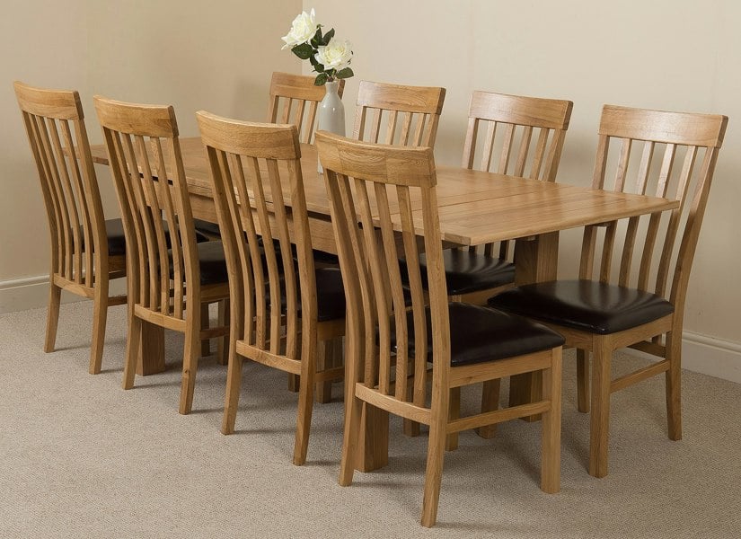That's Furniture Richmond Medium Oak Extendable Dining Table with Harvard Oak Chairs