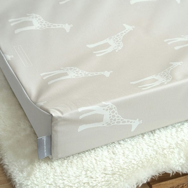 Anti-Roll Changing Mat - Milou the Giraffe - The Tiny Bed Company™