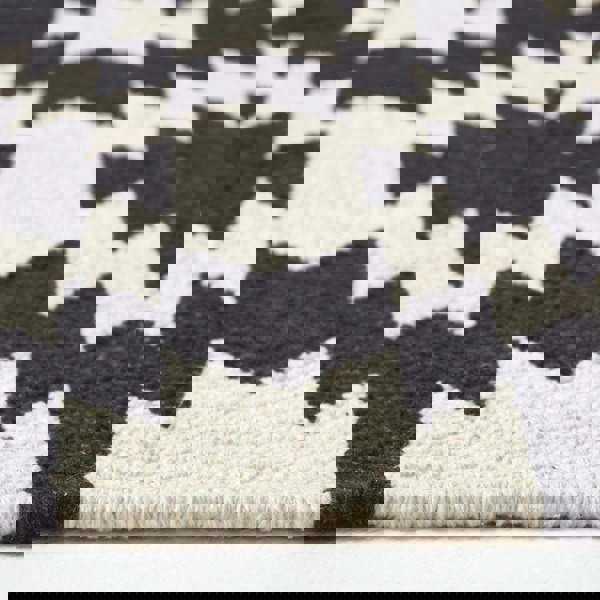HOMESCAPES Zurich Handwoven Black and White Cotton Geometric Kilim Rug
